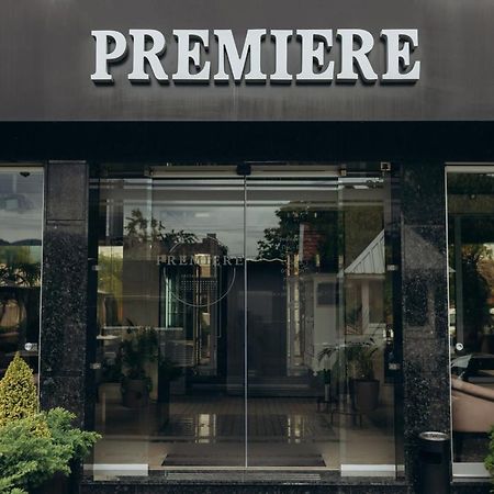 Premiere Hotel Хуст Экстерьер фото