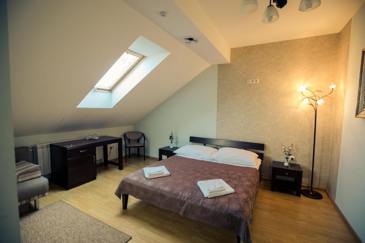 Premiere Hotel Хуст Экстерьер фото