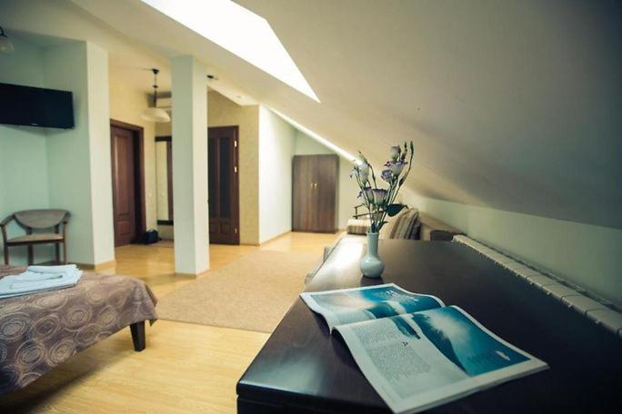 Premiere Hotel Хуст Экстерьер фото