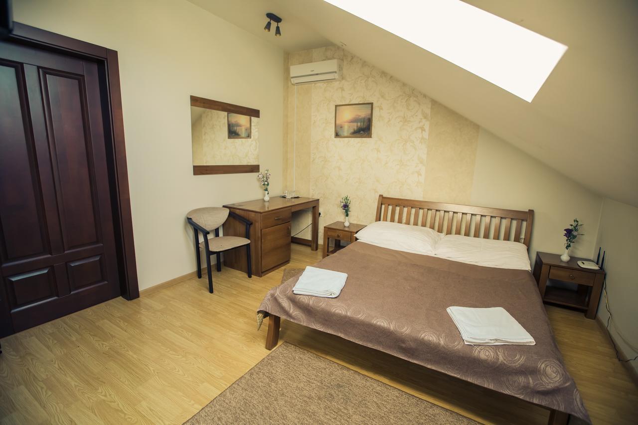 Premiere Hotel Хуст Экстерьер фото